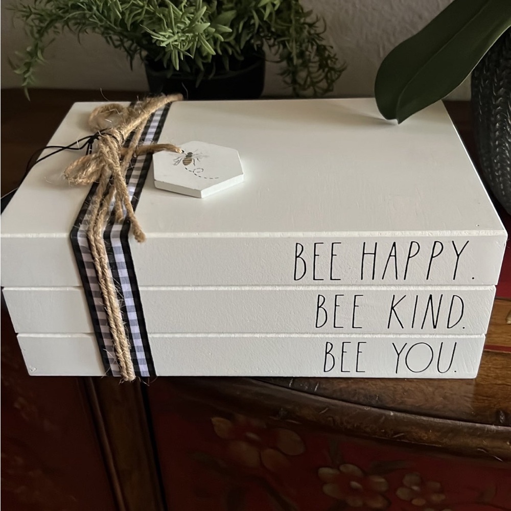 NWT Rae Dunn Bee book block